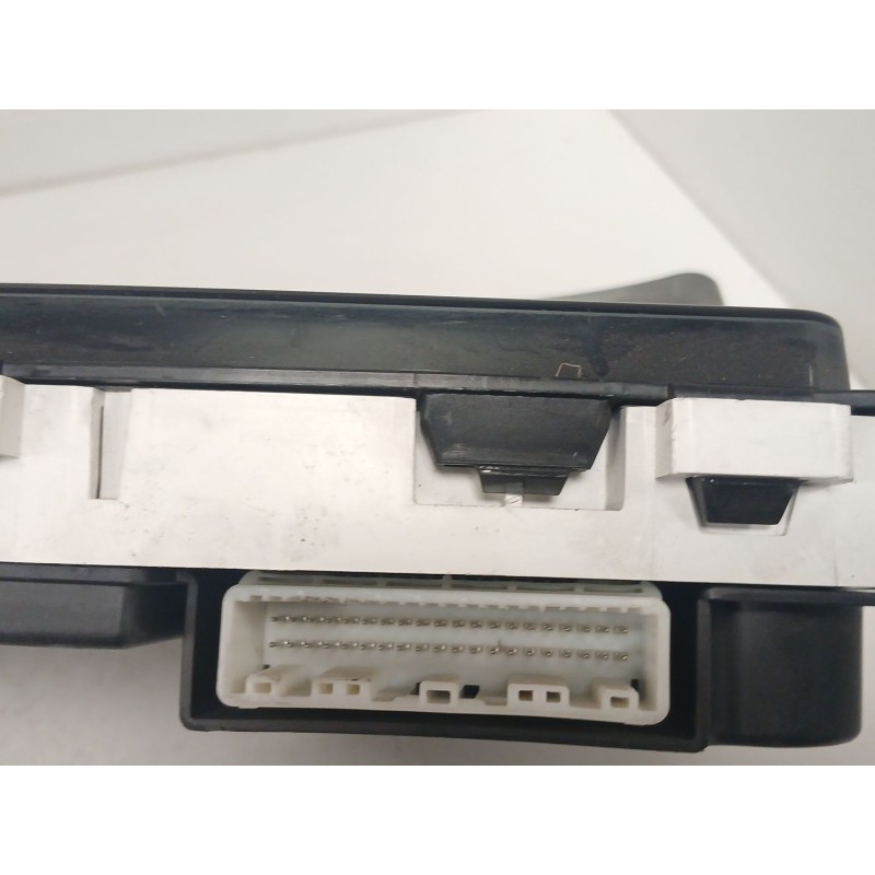 Recambio de cuadro instrumentos para toyota corolla familiar (e12) 2.0 turbodiesel cat referencia OEM IAM 8380002C60 13272 