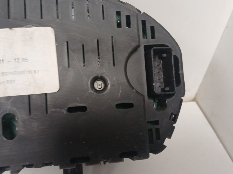 Recambio de cuadro instrumentos para volkswagen polo (9n1) highline referencia OEM IAM 6Q0920820  