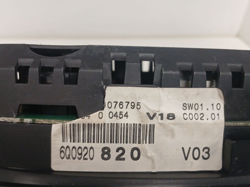 Recambio de cuadro instrumentos para volkswagen polo (9n1) highline referencia OEM IAM 6Q0920820  