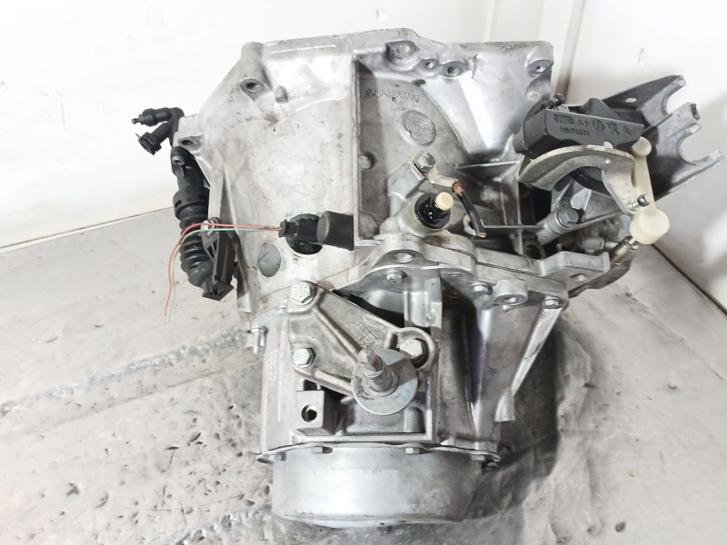 Recambio de caja cambios para peugeot partner tepee 1.6 hdi 16v referencia OEM IAM 20DM75  