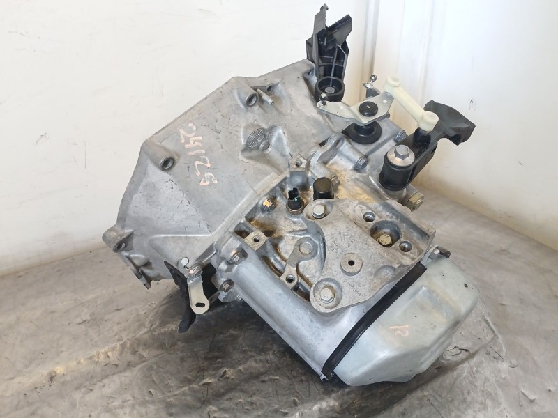 Recambio de caja cambios para peugeot 208 i (ca_, cc_) 1.2 vti 82 referencia OEM IAM 20AT01  