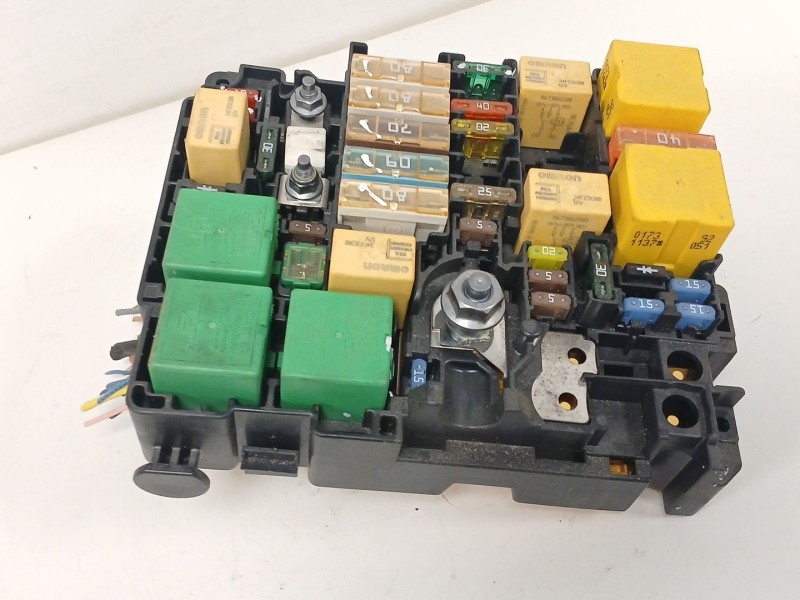 Recambio de caja reles / fusibles para peugeot 208 i (ca_, cc_) 1.2 vti 82 referencia OEM IAM 9804848480  