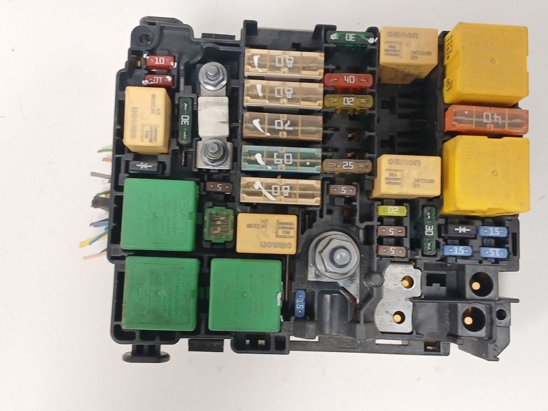 Recambio de caja reles / fusibles para peugeot 208 i (ca_, cc_) 1.2 vti 82 referencia OEM IAM 9804848480  