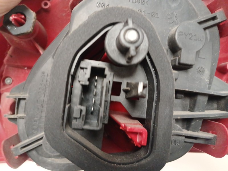 Recambio de piloto trasero izquierdo para peugeot 208 i (ca_, cc_) 1.2 vti 82 referencia OEM IAM 9672628280  