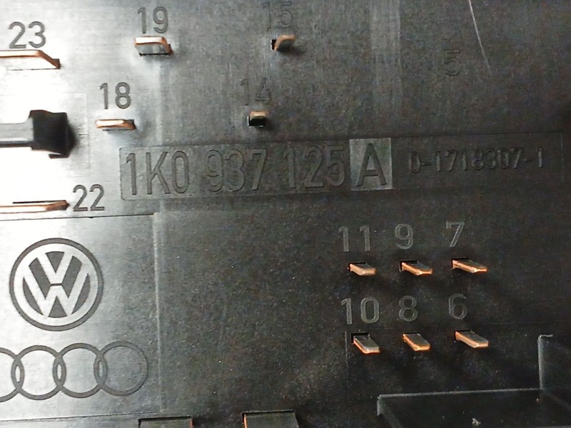 Recambio de caja reles / fusibles para seat leon (1p1) 1.9 tdi referencia OEM IAM 1K0937125A  
