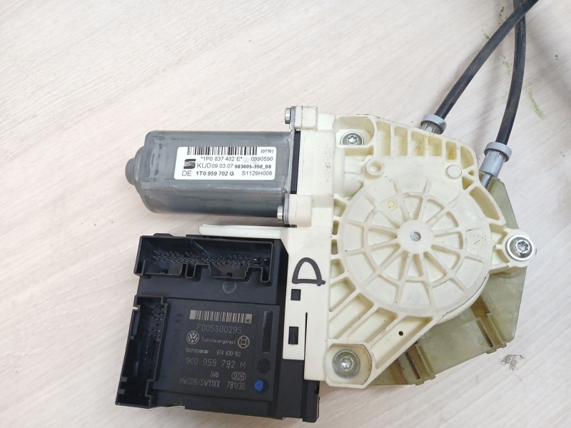 Recambio de elevalunas delantero derecho para seat leon (1p1) 1.9 tdi referencia OEM IAM 1K0959792M 1P0837402E 