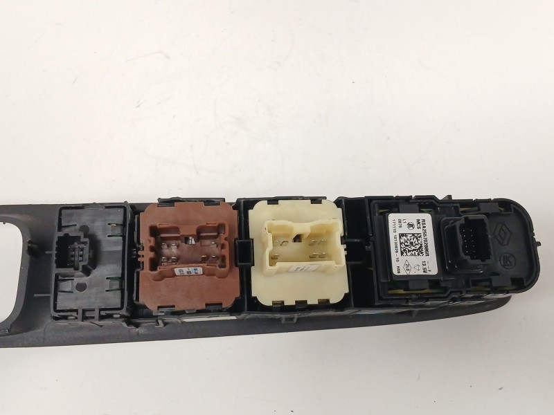Recambio de mando elevalunas delantero izquierdo para renault clio iv (bh_) 0.9 tce 90 referencia OEM IAM   