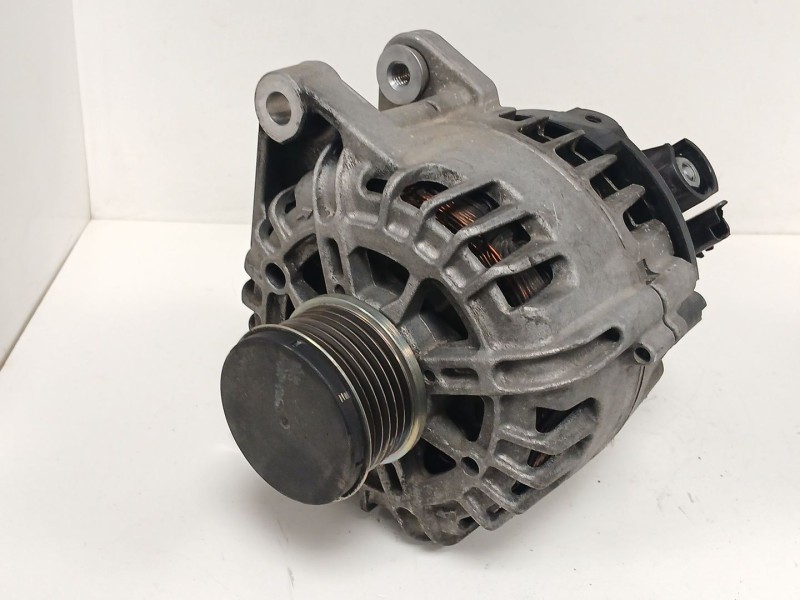 Recambio de alternador para citroën c4 cactus 1.2 thp 110 referencia OEM IAM 9818677980  