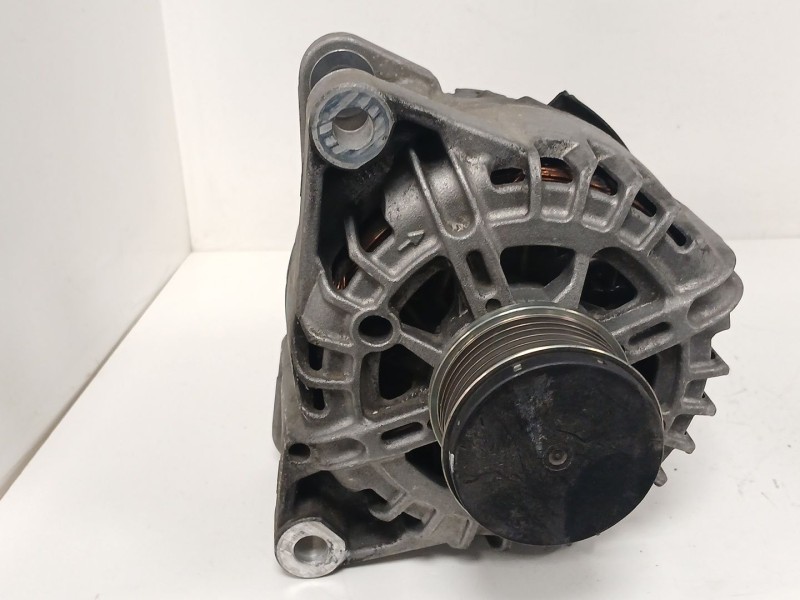 Recambio de alternador para citroën c4 cactus 1.2 thp 110 referencia OEM IAM 9818677980  