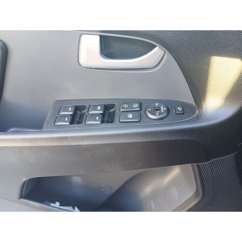 Recambio de mando elevalunas delantero izquierdo para kia sportage iii (sl) 1.7 crdi referencia OEM IAM   