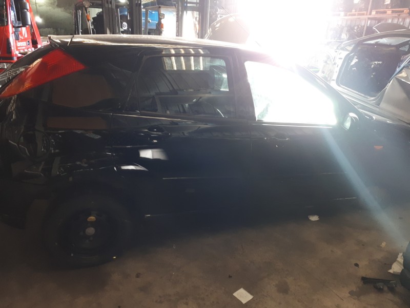 ford focus berlina (cak) del año 2000