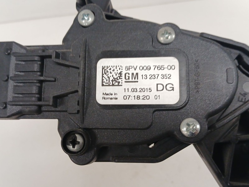 Recambio de pedal acelerador para opel insignia a (g09) 2.0 cdti (68) referencia OEM IAM 13237352  