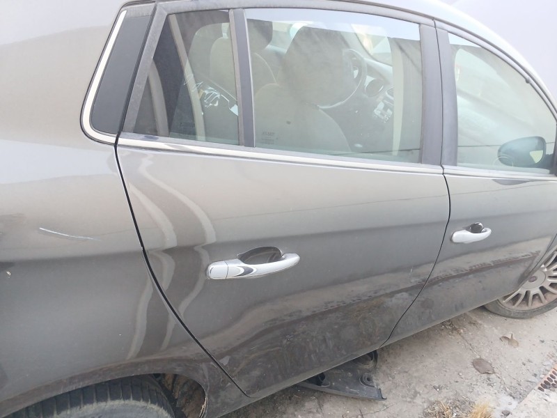 Recambio de puerta trasera derecha para fiat bravo ii (198_) 1.9 d multijet (198axb1a) referencia OEM IAM   