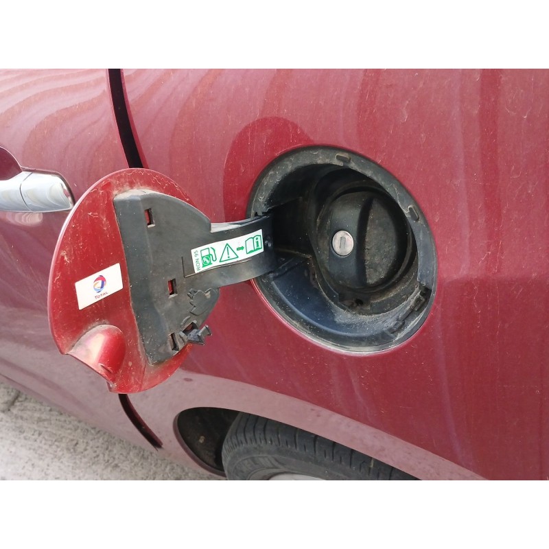 Recambio de tapa exterior combustible para citroën c3 ii (sc_) 1.2 vti 82 referencia OEM IAM   