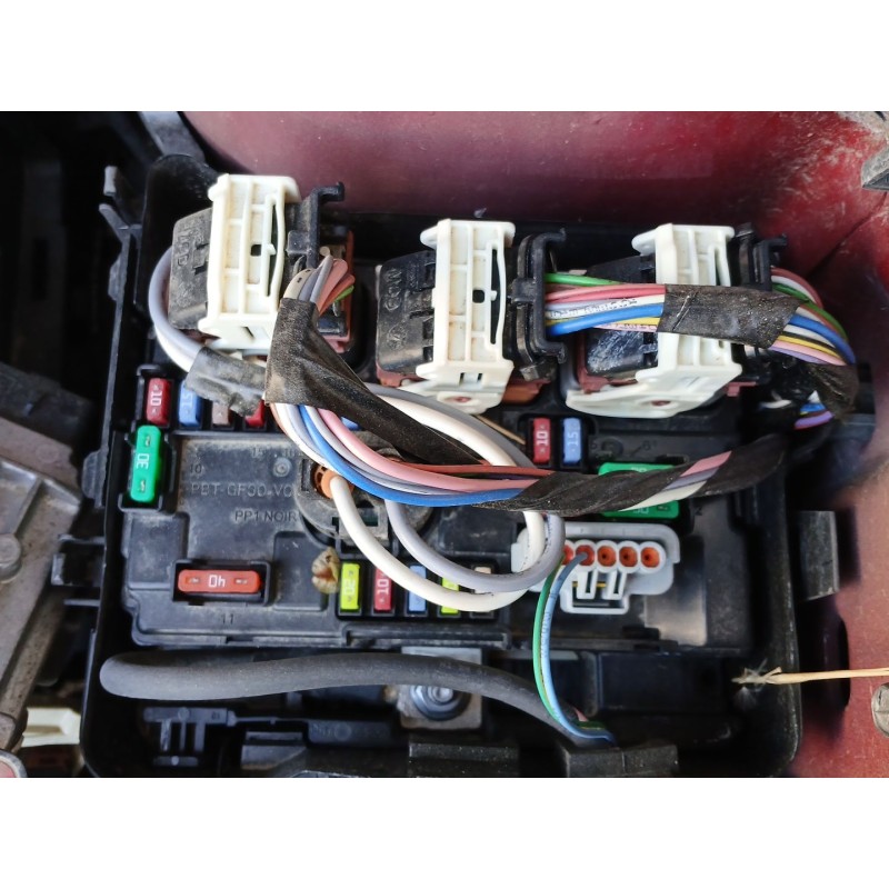 Recambio de caja reles / fusibles para citroën c3 ii (sc_) 1.2 vti 82 referencia OEM IAM 9667199680  