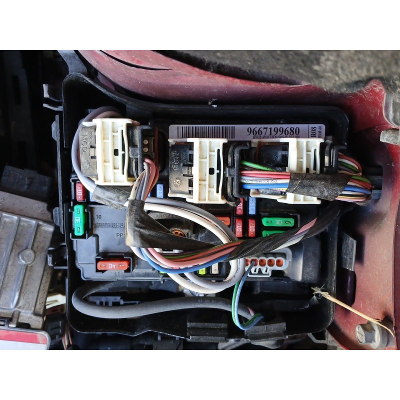 Recambio de caja reles / fusibles para citroën c3 ii (sc_) 1.2 vti 82 referencia OEM IAM 9667199680  