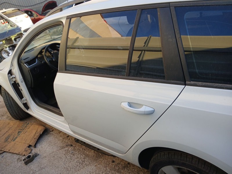 Recambio de puerta trasera izquierda para skoda octavia iii combi (5e5, 5e6) 1.6 tdi referencia OEM IAM   