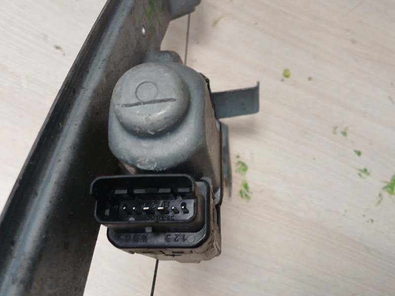 Recambio de elevalunas delantero izquierdo para renault scenic ii authentique referencia OEM IAM 8200646841  