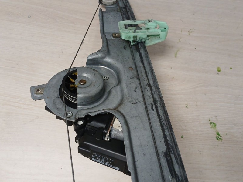 Recambio de elevalunas delantero izquierdo para renault scenic ii authentique referencia OEM IAM 8200646841  