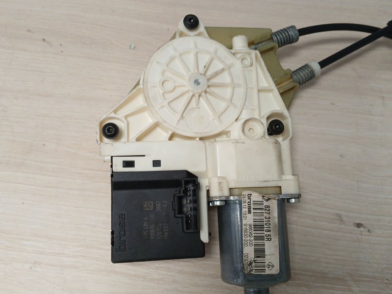 Recambio de elevalunas trasero izquierdo para renault megane iii berlina 5 p expression referencia OEM IAM 827210003R  