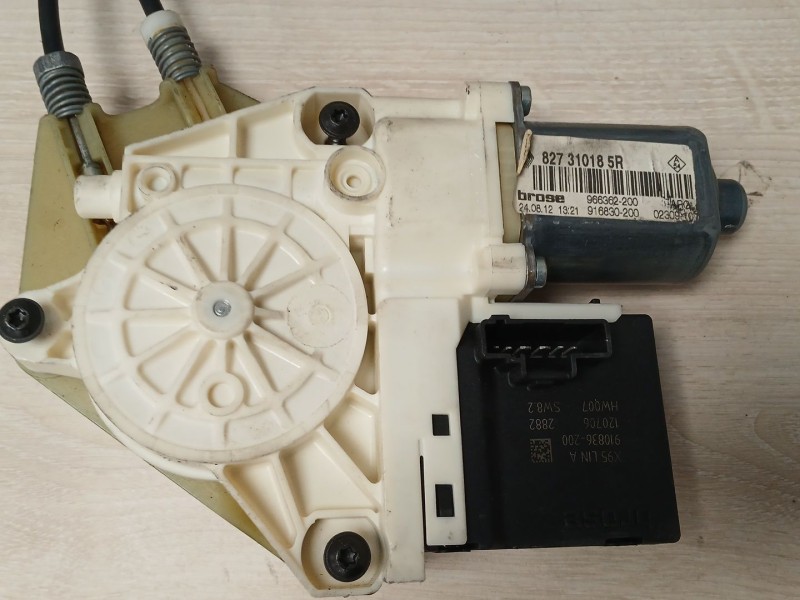 Recambio de elevalunas trasero izquierdo para renault megane iii berlina 5 p expression referencia OEM IAM 827210003R  