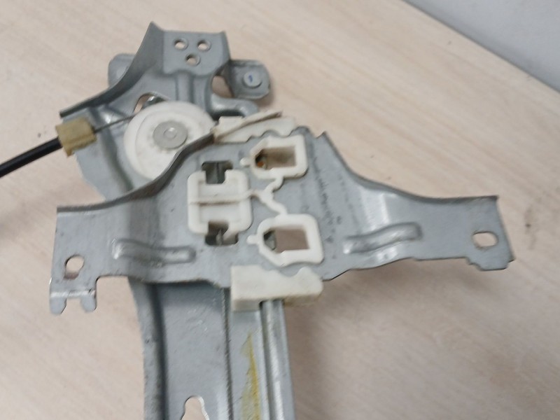 Recambio de elevalunas trasero izquierdo para renault megane iii berlina 5 p expression referencia OEM IAM 827210003R  