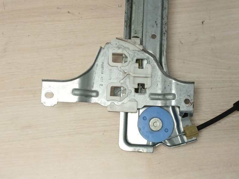 Recambio de elevalunas trasero derecho para renault megane iii berlina 5 p expression referencia OEM IAM 827200003R  