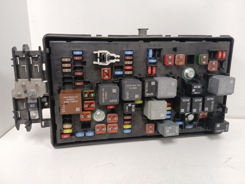 Recambio de caja reles / fusibles para opel insignia a (g09) 2.0 cdti (68) referencia OEM IAM 13255300 544949969 
