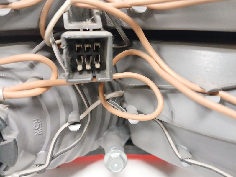 Recambio de piloto trasero izquierdo para opel calibra 2.0 cat referencia OEM IAM  6495 
