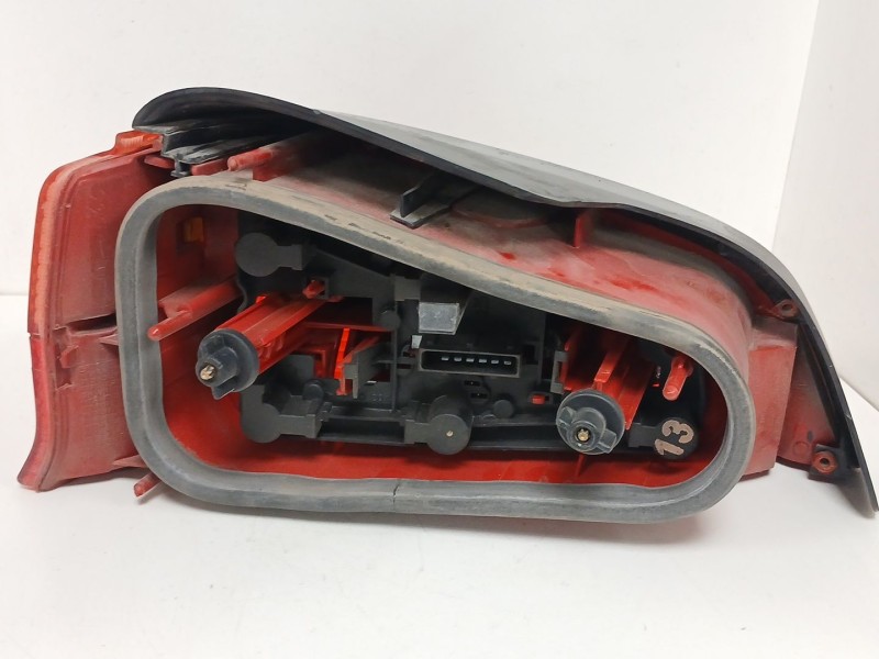 Recambio de piloto trasero derecho para peugeot 106 (s2) 1.1 referencia OEM IAM  10212 