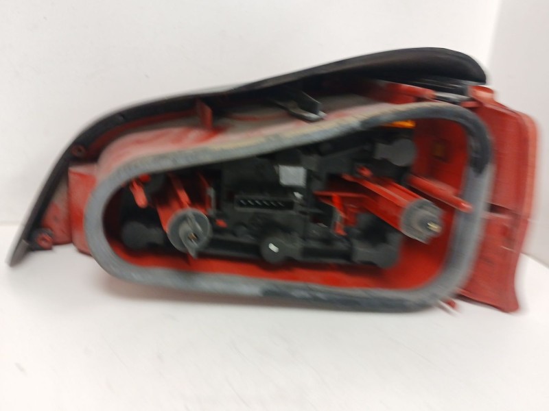 Recambio de piloto trasero izquierdo para peugeot 106 (s2) 1.1 referencia OEM IAM  10213 