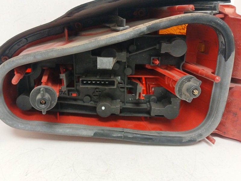 Recambio de piloto trasero izquierdo para peugeot 106 (s2) 1.1 referencia OEM IAM  10213 
