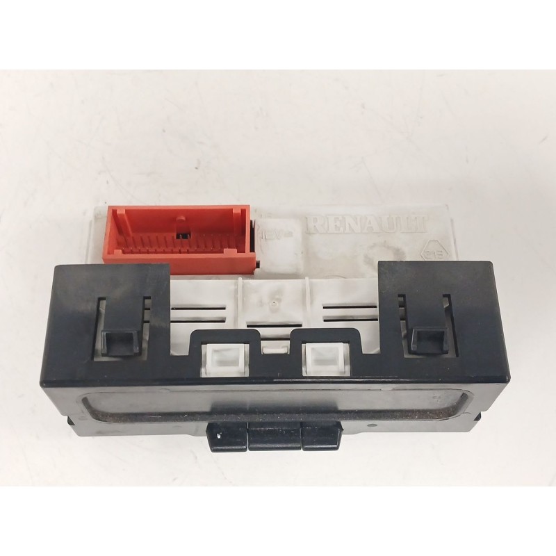 Recambio de pantalla multifuncion para renault megane ii classic berlina confort authentique referencia OEM IAM 820017839  