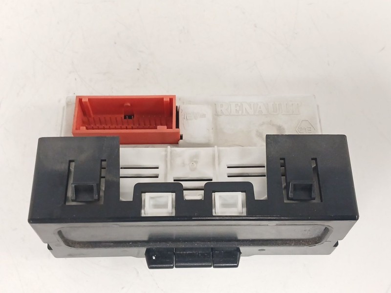 Recambio de pantalla multifuncion para renault megane ii classic berlina confort authentique referencia OEM IAM 820017839  