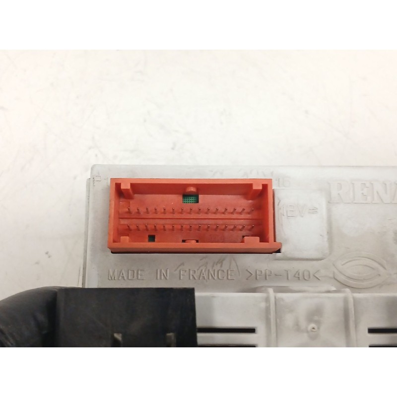Recambio de pantalla multifuncion para renault megane ii classic berlina confort authentique referencia OEM IAM 820017839  