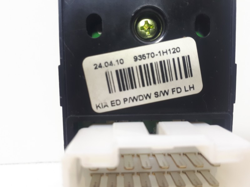 Recambio de mando elevalunas delantero izquierdo para kia cee´d drive referencia OEM IAM 935701H120  