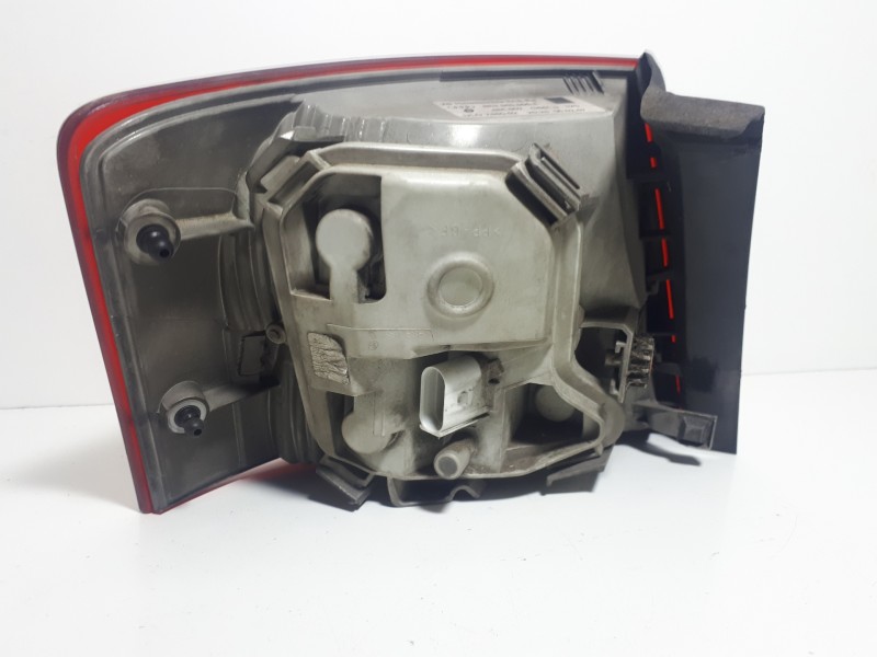 Recambio de piloto trasero derecho para audi a4 avant (8e) 2.0 tdi referencia OEM IAM 8E5945096E  