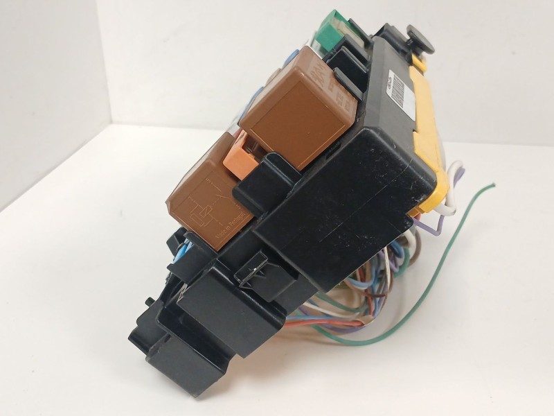 Recambio de caja reles / fusibles para citroën c4 cactus 1.2 thp 110 referencia OEM IAM 9804848480  