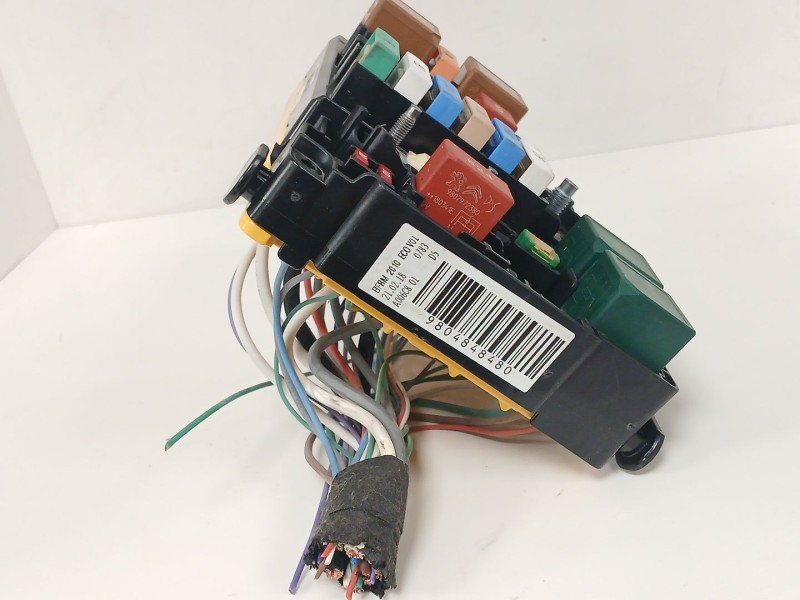 Recambio de caja reles / fusibles para citroën c4 cactus 1.2 thp 110 referencia OEM IAM 9804848480  