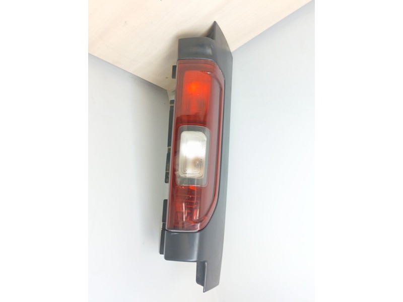 Recambio de piloto trasero izquierdo para opel vivaro b furgoneta (x82) 1.6 cdti (05) referencia OEM IAM   