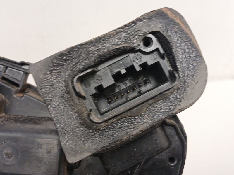 Recambio de cerradura puerta trasera derecha para skoda octavia iii combi (5e5, 5e6) 1.6 tdi referencia OEM IAM   