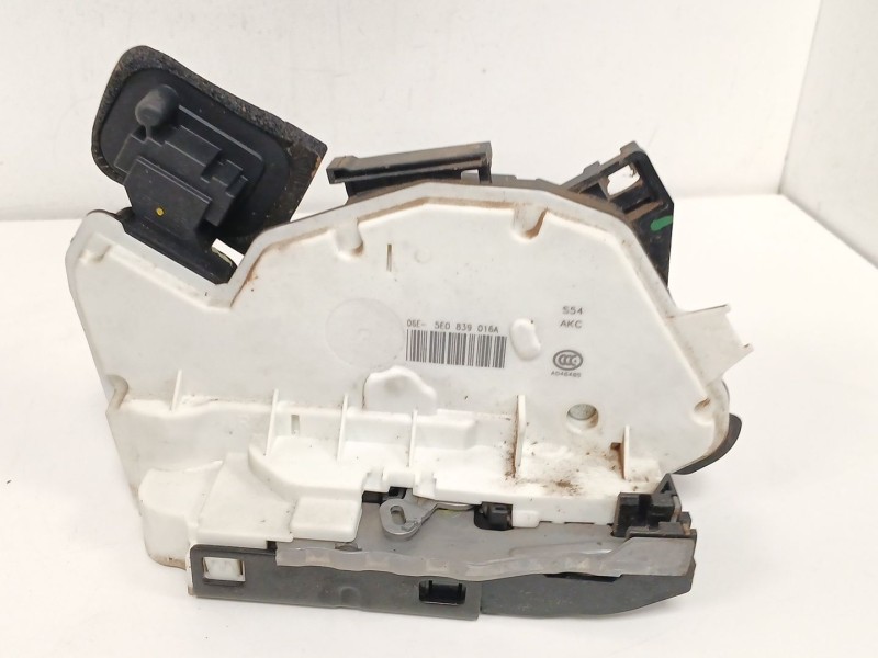 Recambio de cerradura puerta trasera derecha para skoda octavia iii combi (5e5, 5e6) 1.6 tdi referencia OEM IAM   