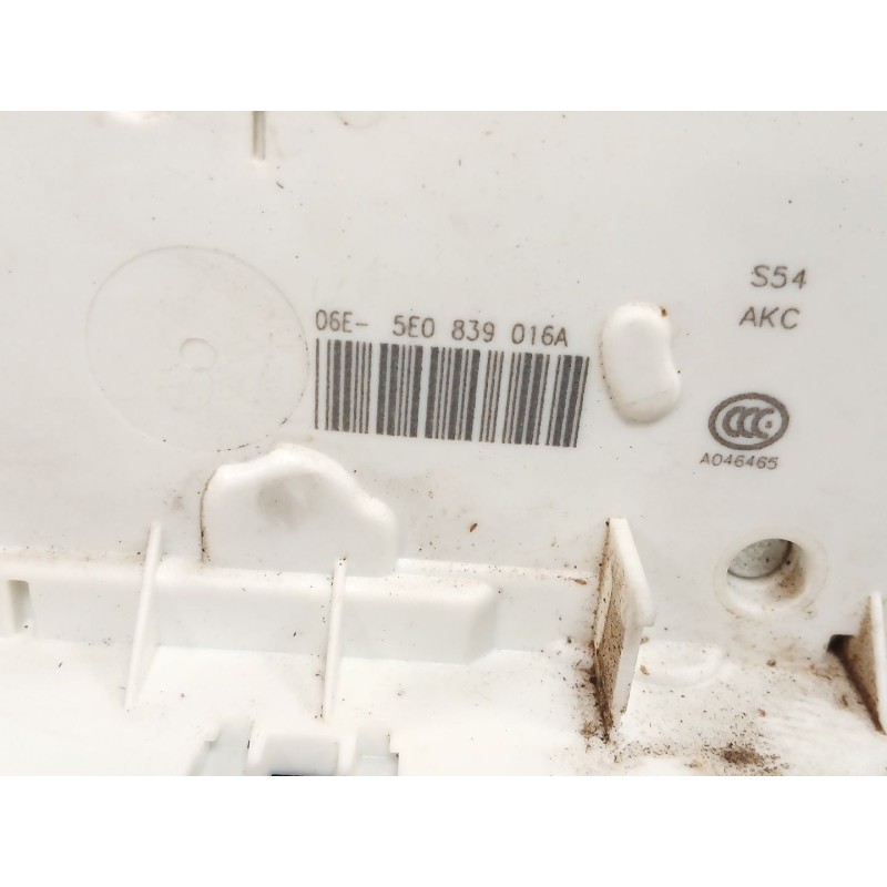 Recambio de cerradura puerta trasera derecha para skoda octavia iii combi (5e5, 5e6) 1.6 tdi referencia OEM IAM   