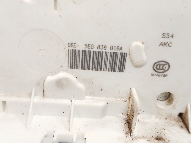 Recambio de cerradura puerta trasera derecha para skoda octavia iii combi (5e5, 5e6) 1.6 tdi referencia OEM IAM   