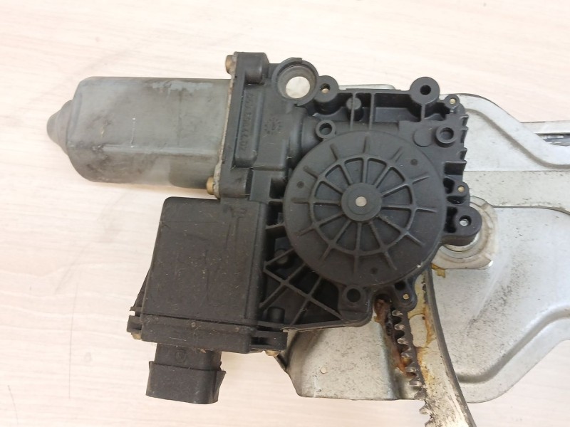 Recambio de elevalunas delantero izquierdo para opel astra g coupé 1.8 16v referencia OEM IAM 104599102 103395100 