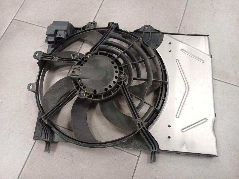Recambio de electroventilador para citroën c4 cactus 1.2 thp 110 referencia OEM IAM   