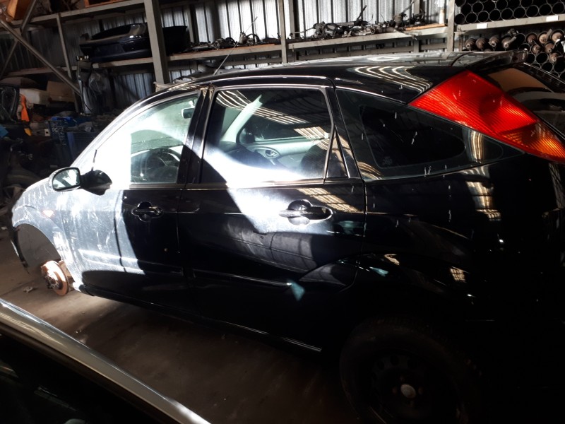 ford focus berlina (cak) del año 2000