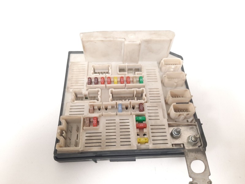 Recambio de caja reles / fusibles para renault kangoo expression profesional referencia OEM IAM 8200451902 USMX61 7698693005