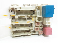 Recambio de caja reles / fusibles para toyota auris luna+ referencia OEM IAM 8273002J70 171610A19