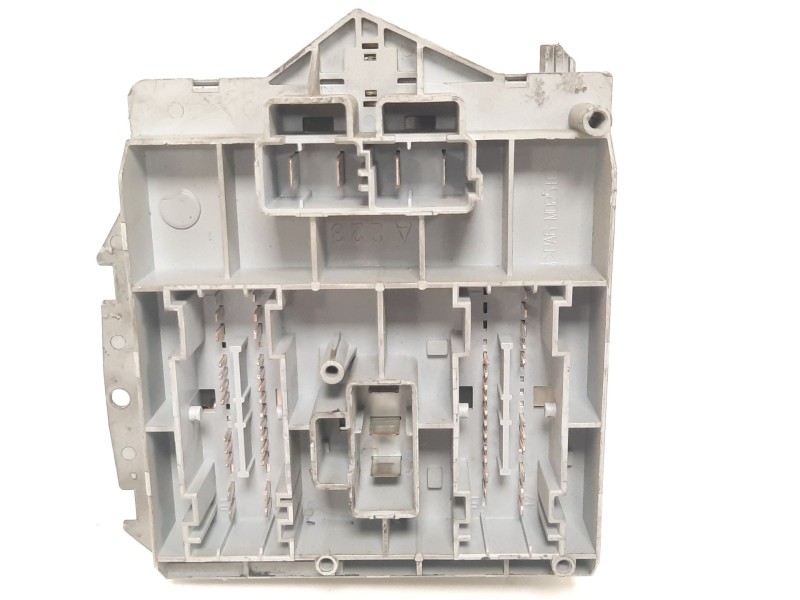 Recambio de caja reles / fusibles para alfa romeo 147 (190) 1.9 jtd distinctive referencia OEM IAM 0046802042  